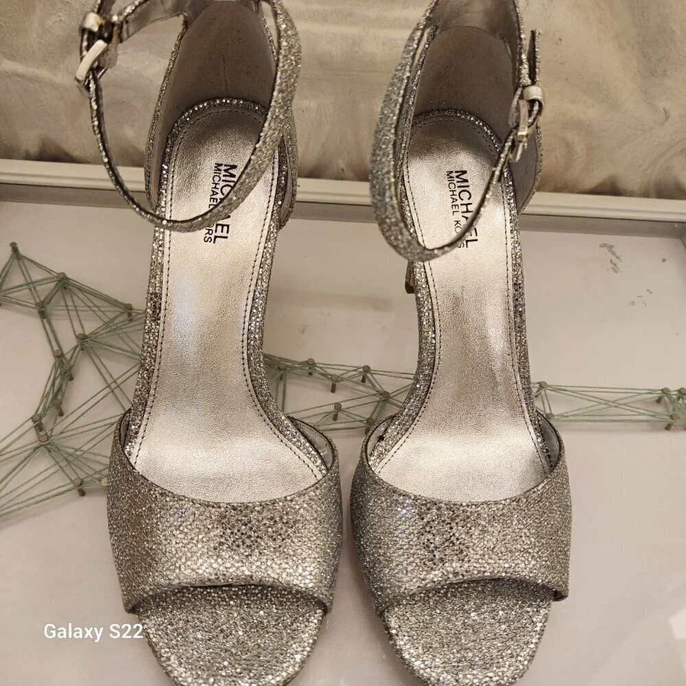 Michael Kors Women's Shelly Flex Dress Heeled Sandals Silver Glitter. NIB. Sz 6